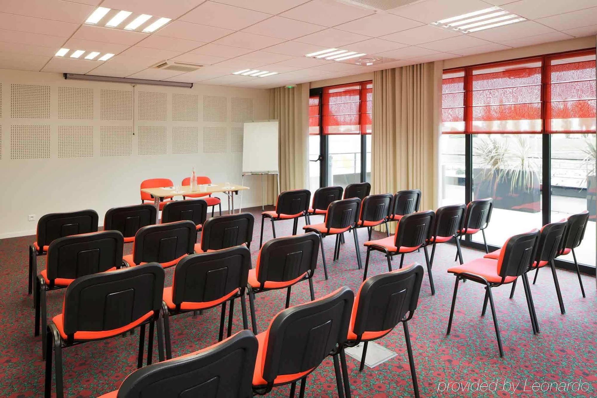 Hotel Ibis Guingamp Coeur De Bretagne Ploumagoar Afaceri foto