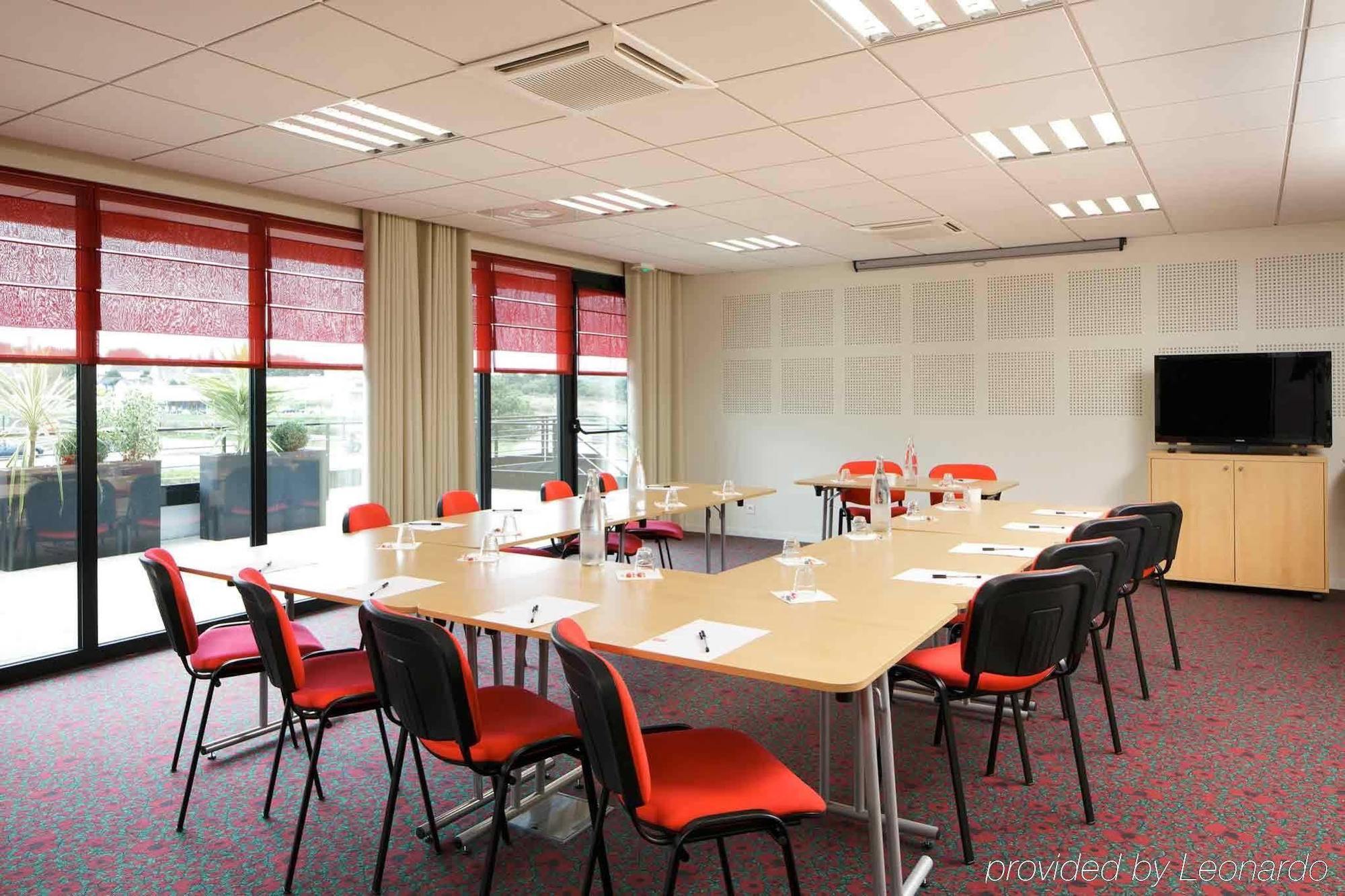 Hotel Ibis Guingamp Coeur De Bretagne Ploumagoar Afaceri foto